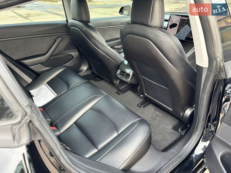 Седан Tesla Model 3 2018 в Кривому Розі