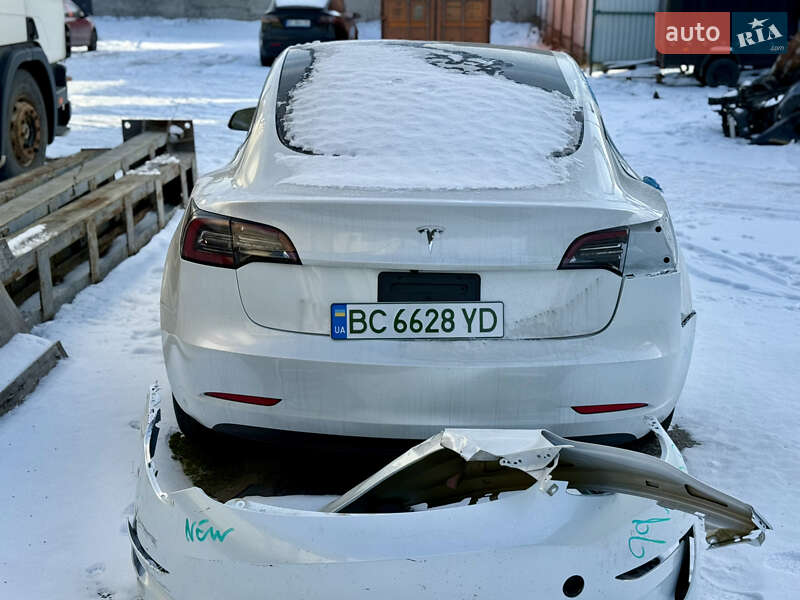 Седан Tesla Model 3 2023 в Львові