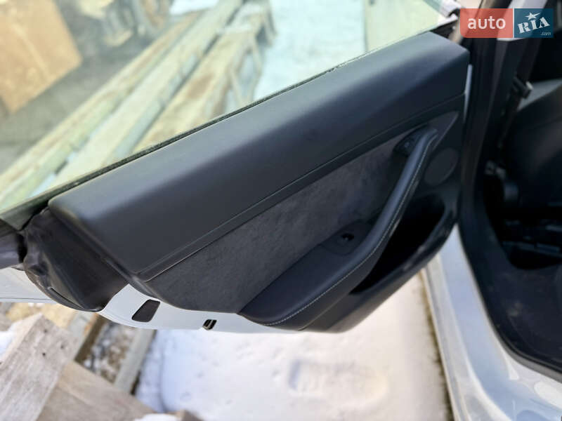 Седан Tesla Model 3 2023 в Львові