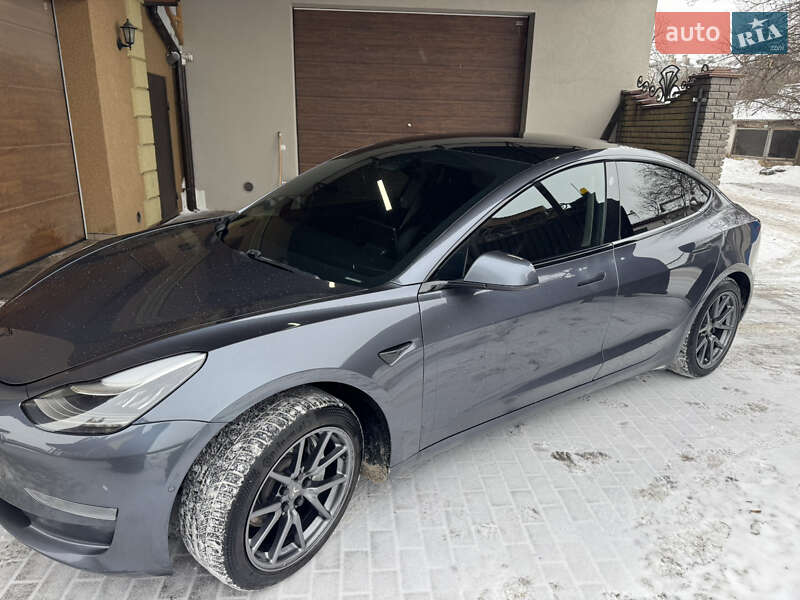 Седан Tesla Model 3 2019 в Староконстантинове