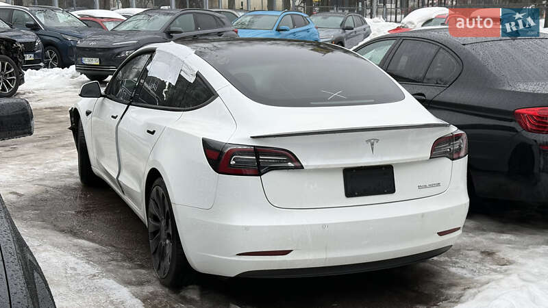 Седан Tesla Model 3 2021 в Львові