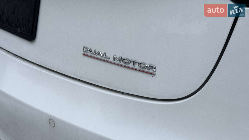 Седан Tesla Model 3 2021 в Львові