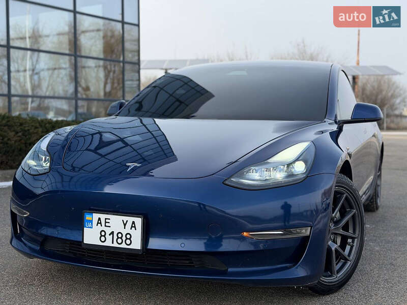 Седан Tesla Model 3 2021 в Дніпрі