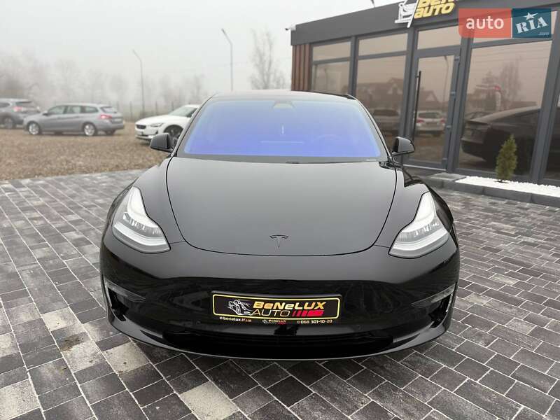 Седан Tesla Model 3 2018 в Коломиї