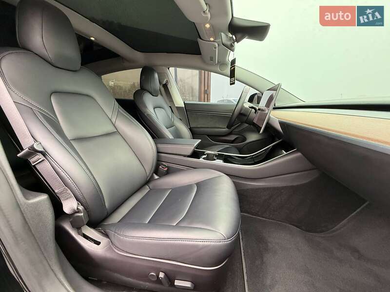 Седан Tesla Model 3 2018 в Коломиї