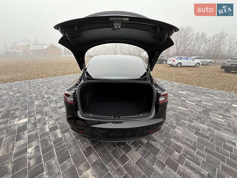 Седан Tesla Model 3 2018 в Коломиї