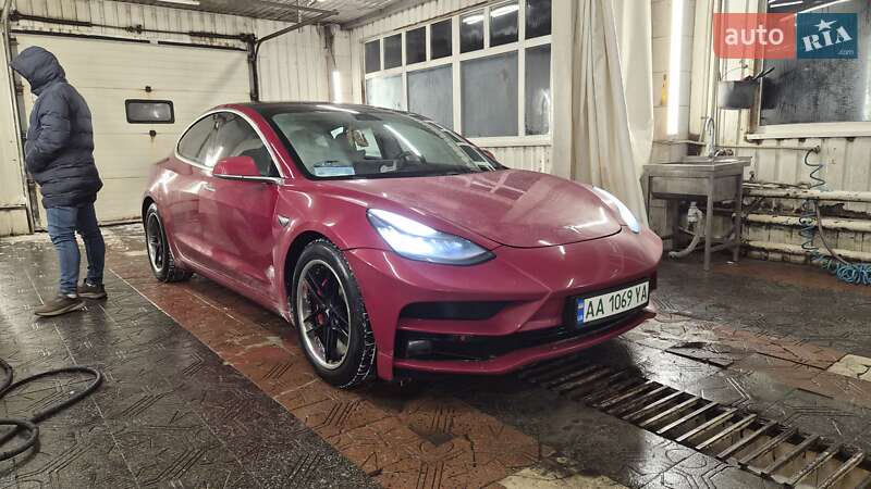 Седан Tesla Model 3 2018 в Києві