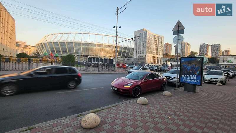 Седан Tesla Model 3 2018 в Києві