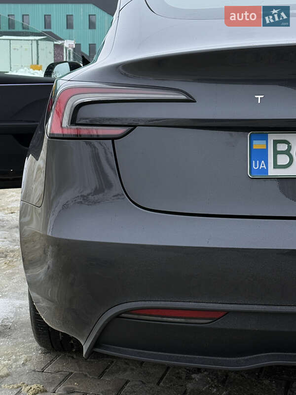 Седан Tesla Model 3 2024 в Львові