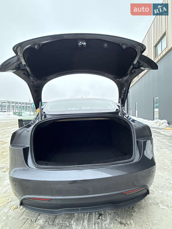Седан Tesla Model 3 2024 в Львові
