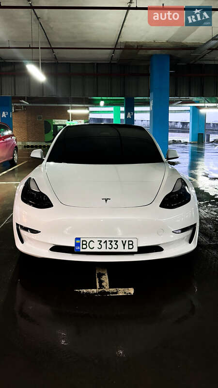 2022 Tesla Model 3, VIN 5YJ3E1EB8NF338169:plate — фото 1 (autoria)