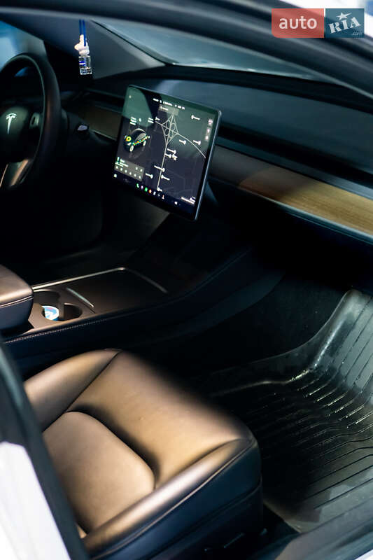 Седан Tesla Model 3 2022 в Львові