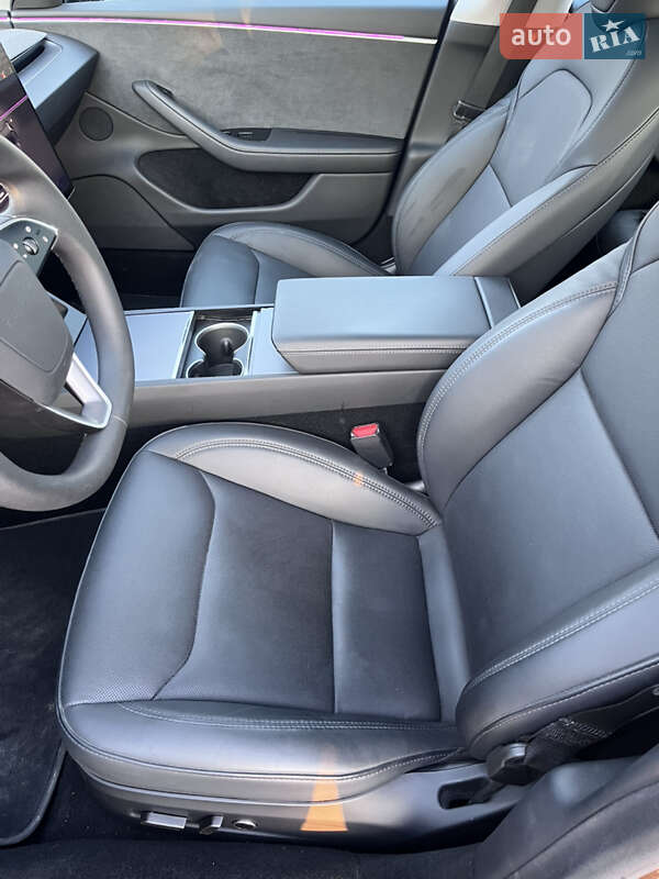 Седан Tesla Model 3 2024 в Виннице