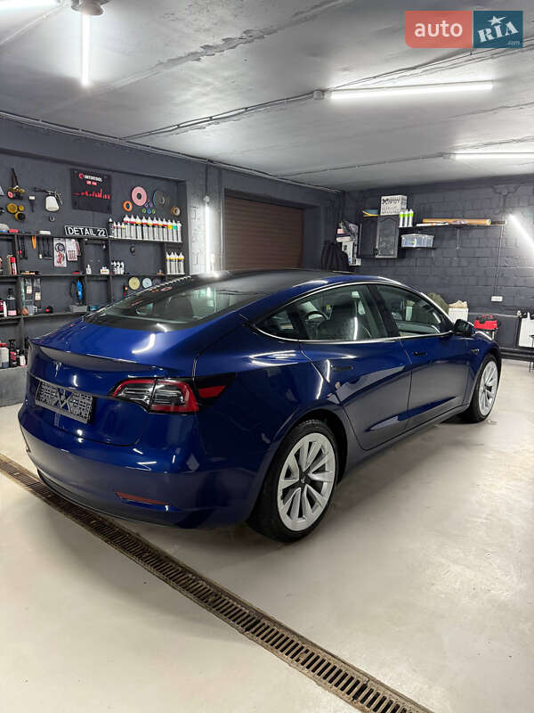 Седан Tesla Model 3 2023 в Киеве