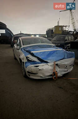 Седан Tesla Model 3 2021 в Киеве