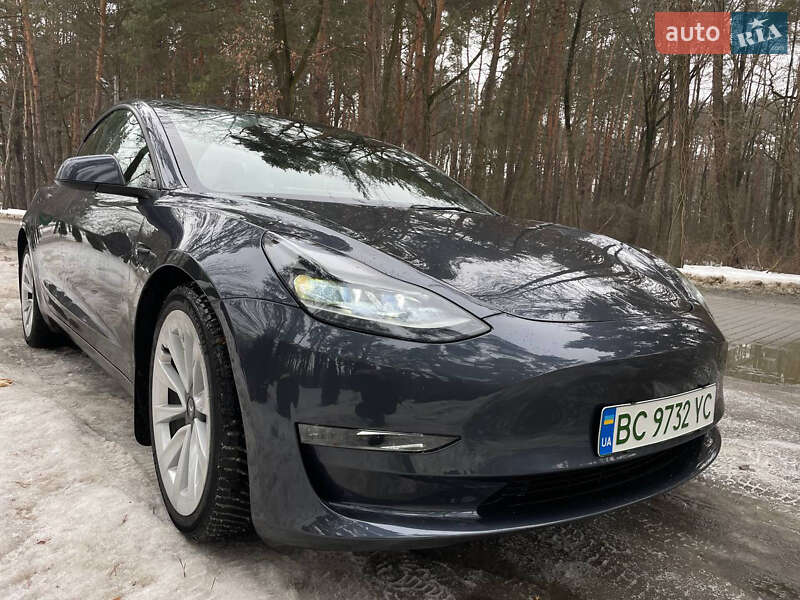 Седан Tesla Model 3 2023 в Львові