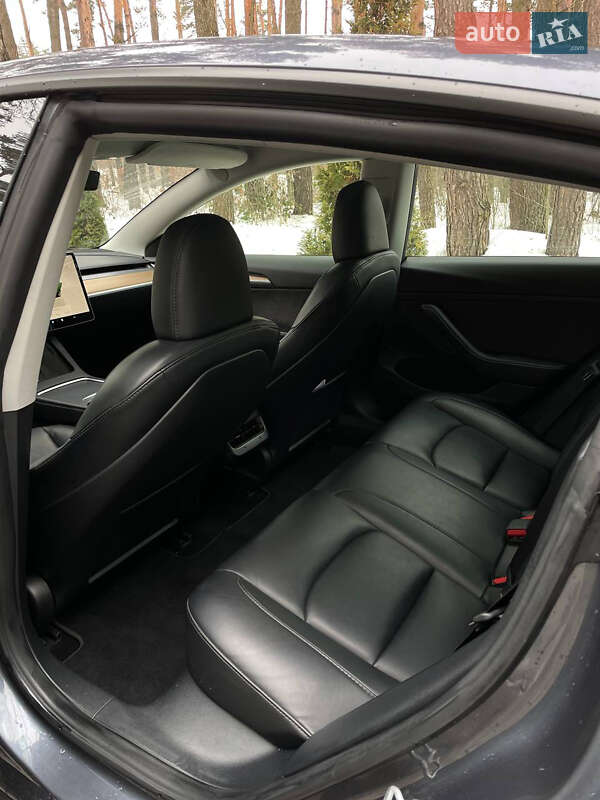 Седан Tesla Model 3 2023 в Львові