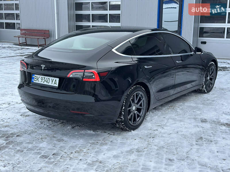 Седан Tesla Model 3 2020 в Рівному