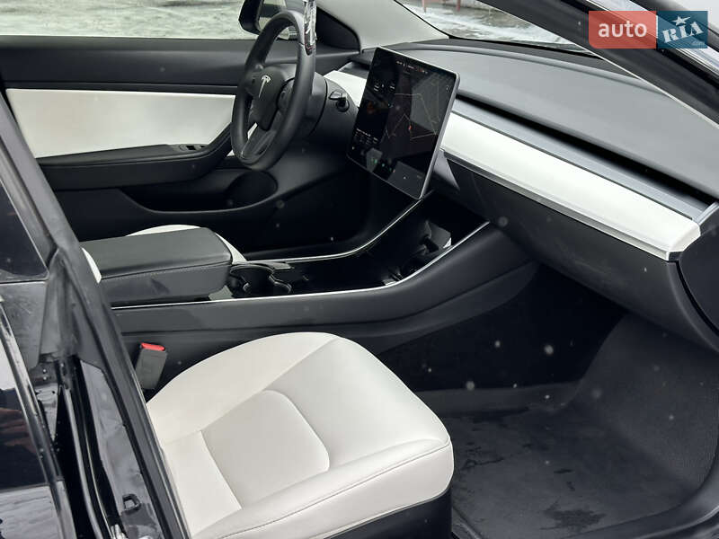 Седан Tesla Model 3 2020 в Рівному
