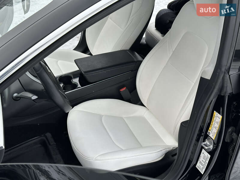 Седан Tesla Model 3 2020 в Рівному