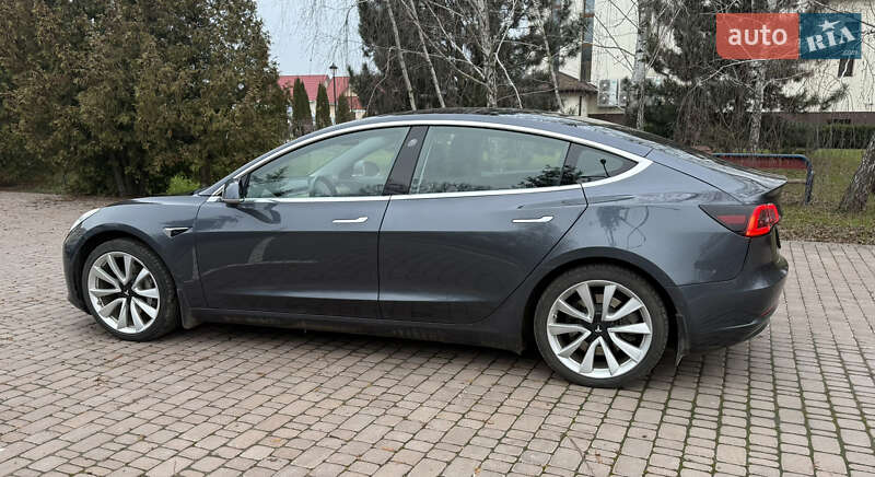 Седан Tesla Model 3 2019 в Киеве