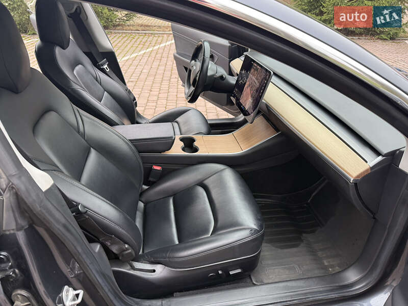 Седан Tesla Model 3 2019 в Киеве