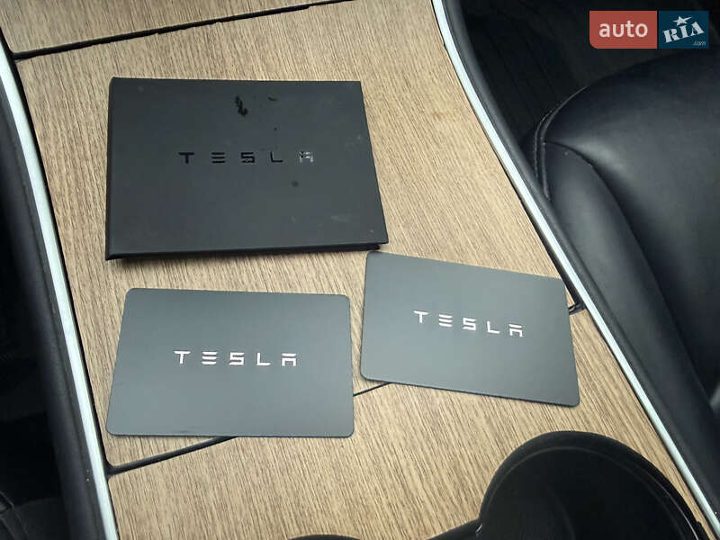 Седан Tesla Model 3 2019 в Киеве