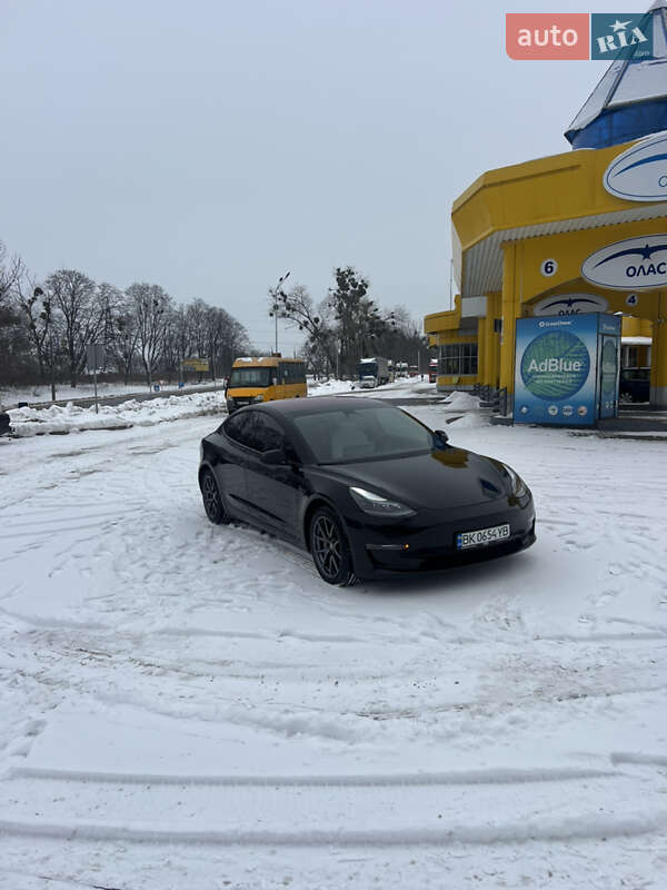 Седан Tesla Model 3 2019 в Рівному