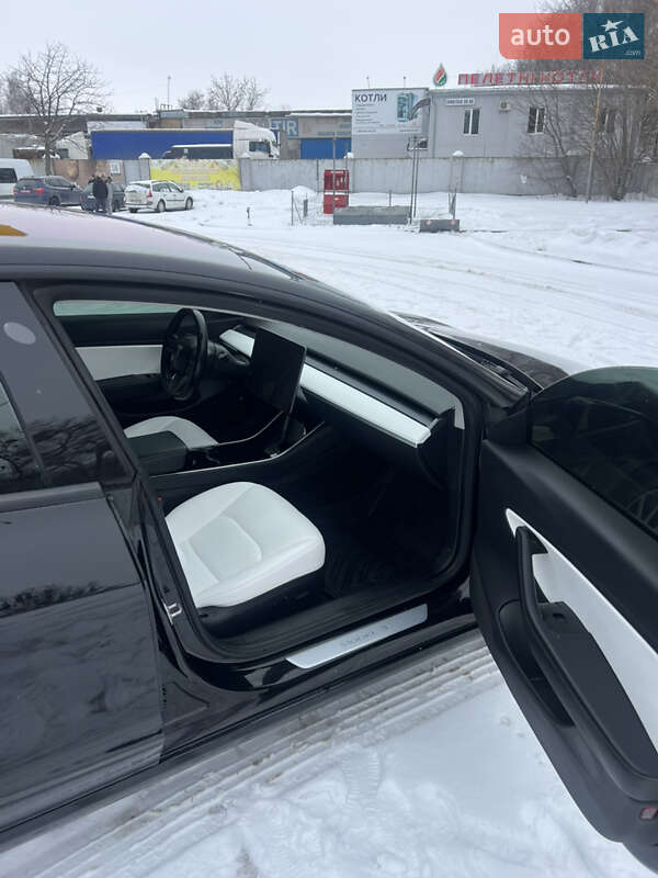 Седан Tesla Model 3 2019 в Рівному