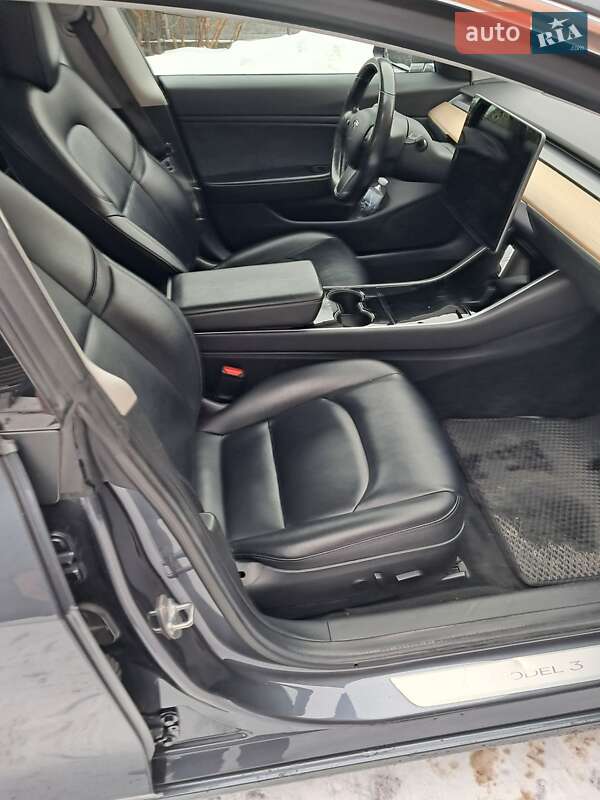 Седан Tesla Model 3 2018 в Луцке