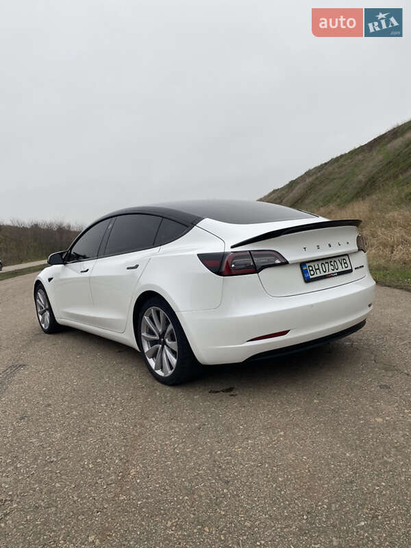 Седан Tesla Model 3 2019 в Одесі