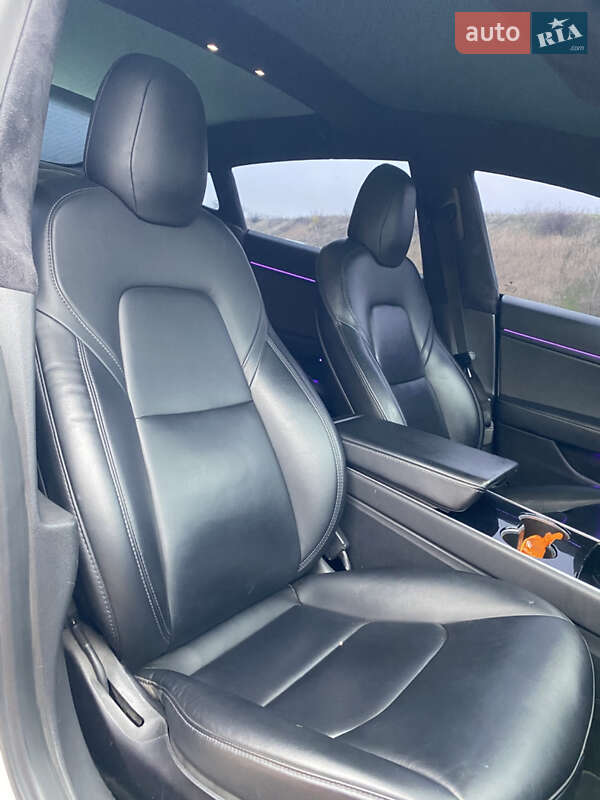 Седан Tesla Model 3 2019 в Одесі