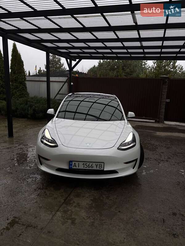 Седан Tesla Model 3 2021 в Киеве
