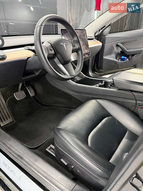 Седан Tesla Model 3 2019 в Дніпрі