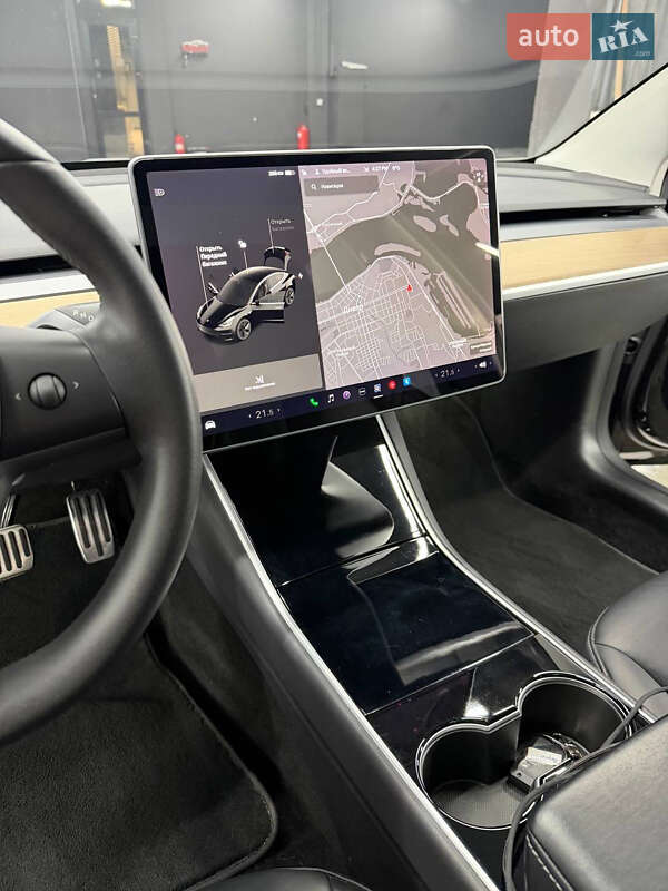 Седан Tesla Model 3 2019 в Дніпрі