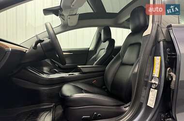Седан Tesla Model 3 2021 в Львове