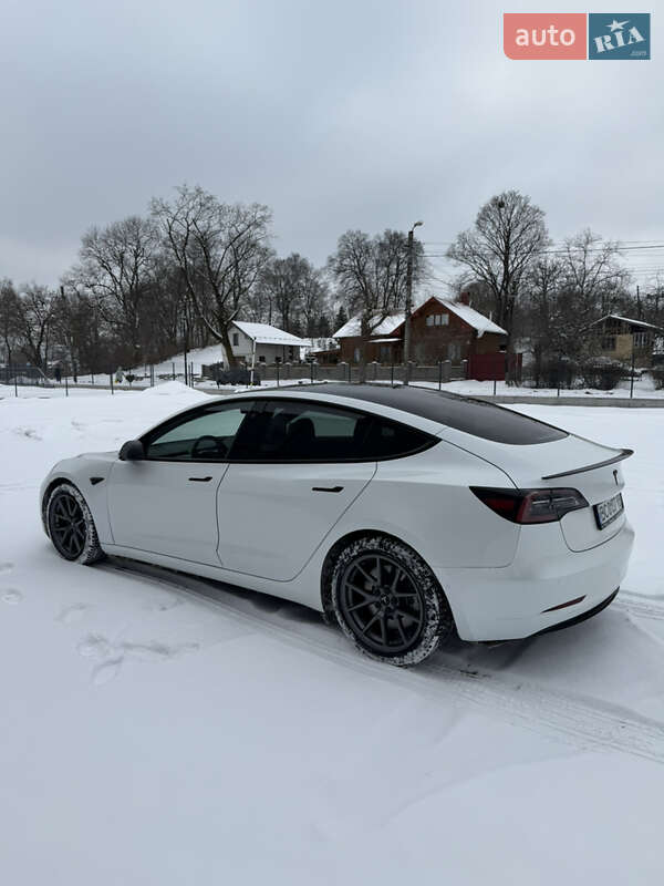 Седан Tesla Model 3 2021 в Калуше
