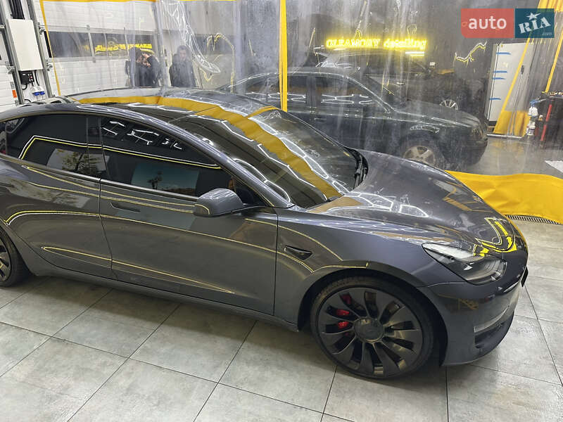 Седан Tesla Model 3 2023 в Днепре
