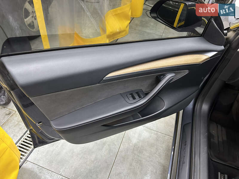 Седан Tesla Model 3 2023 в Днепре