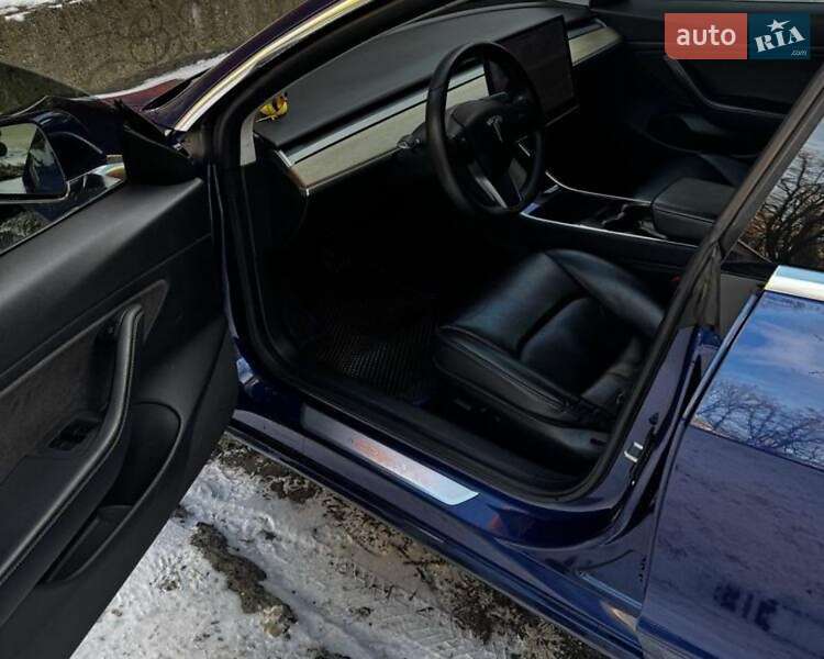 Седан Tesla Model 3 2019 в Одесі