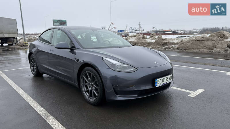 Седан Tesla Model 3 2021 в Львове