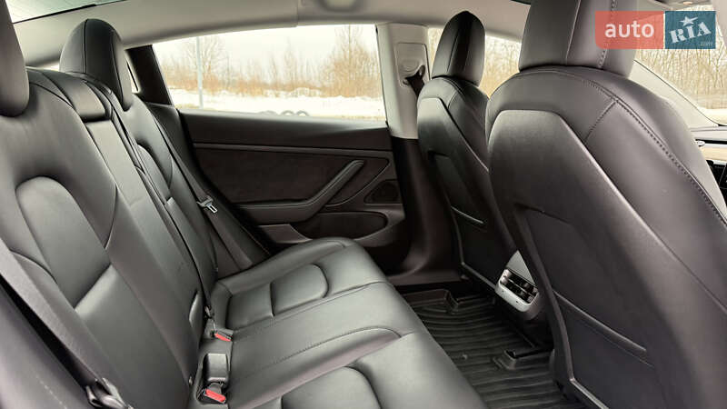 Седан Tesla Model 3 2021 в Львове