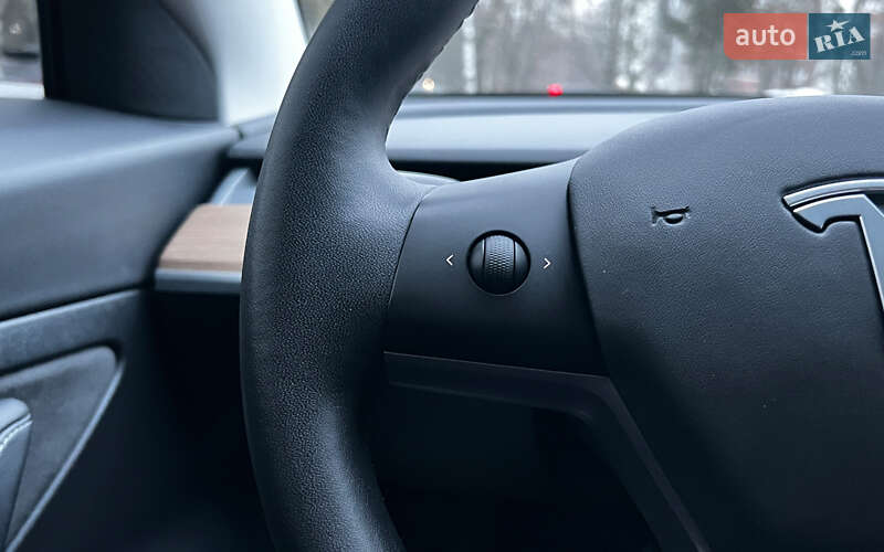 Седан Tesla Model 3 2020 в Львові