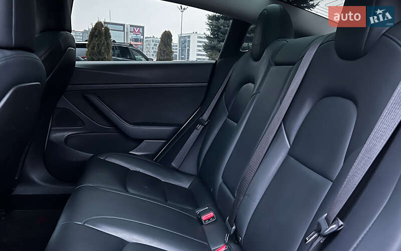 Седан Tesla Model 3 2020 в Львові