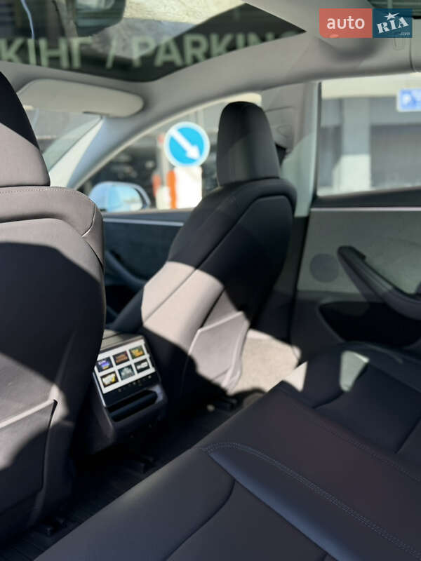 Седан Tesla Model 3 2024 в Києві