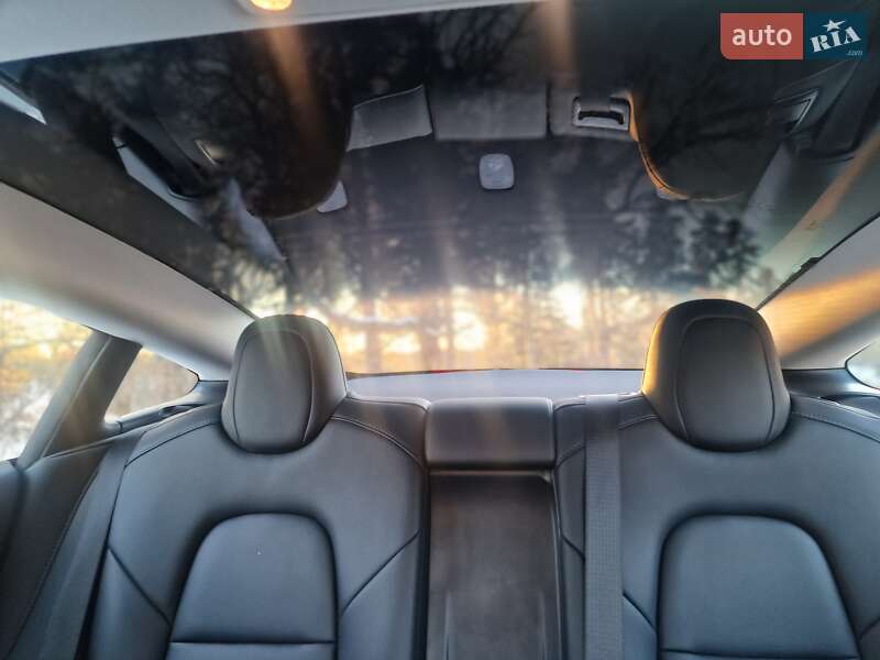 Седан Tesla Model 3 2023 в Києві