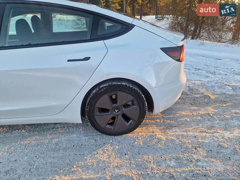 Седан Tesla Model 3 2023 в Києві