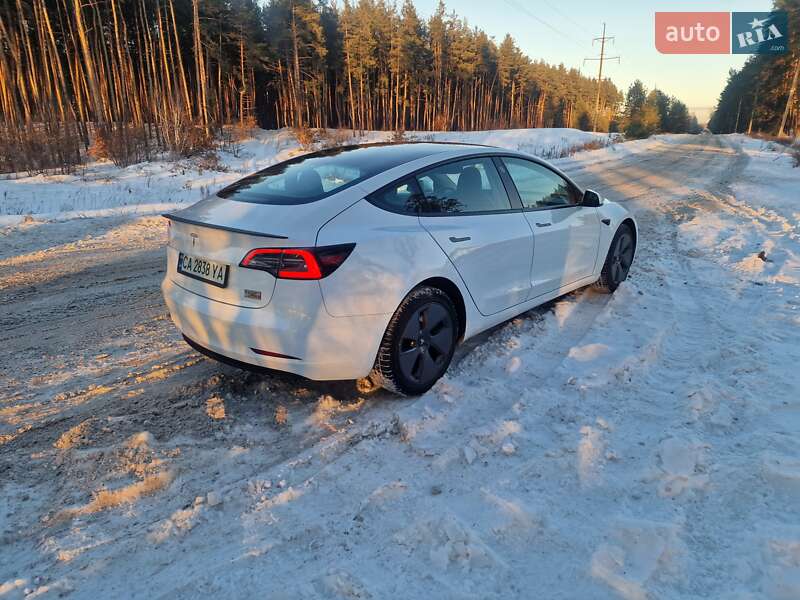 Седан Tesla Model 3 2023 в Києві