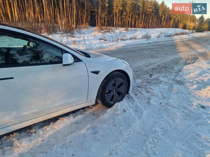 Седан Tesla Model 3 2023 в Києві