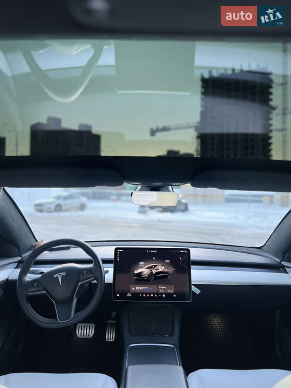 Седан Tesla Model 3 2022 в Киеве